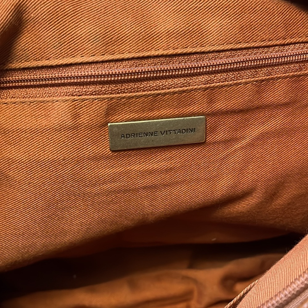 Adrienne Vittadini vintage Elegant Tan Leather Shoulder Bag - Picture 6 of 9
